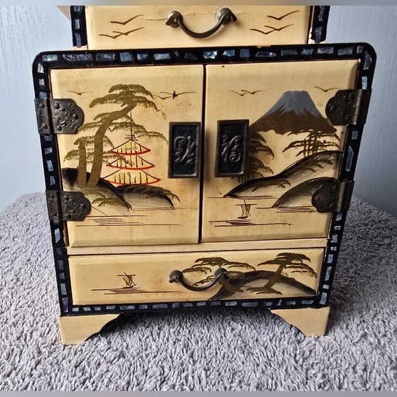Vintage Asian-Inspired Jewelry Box - Picture 5 of 13